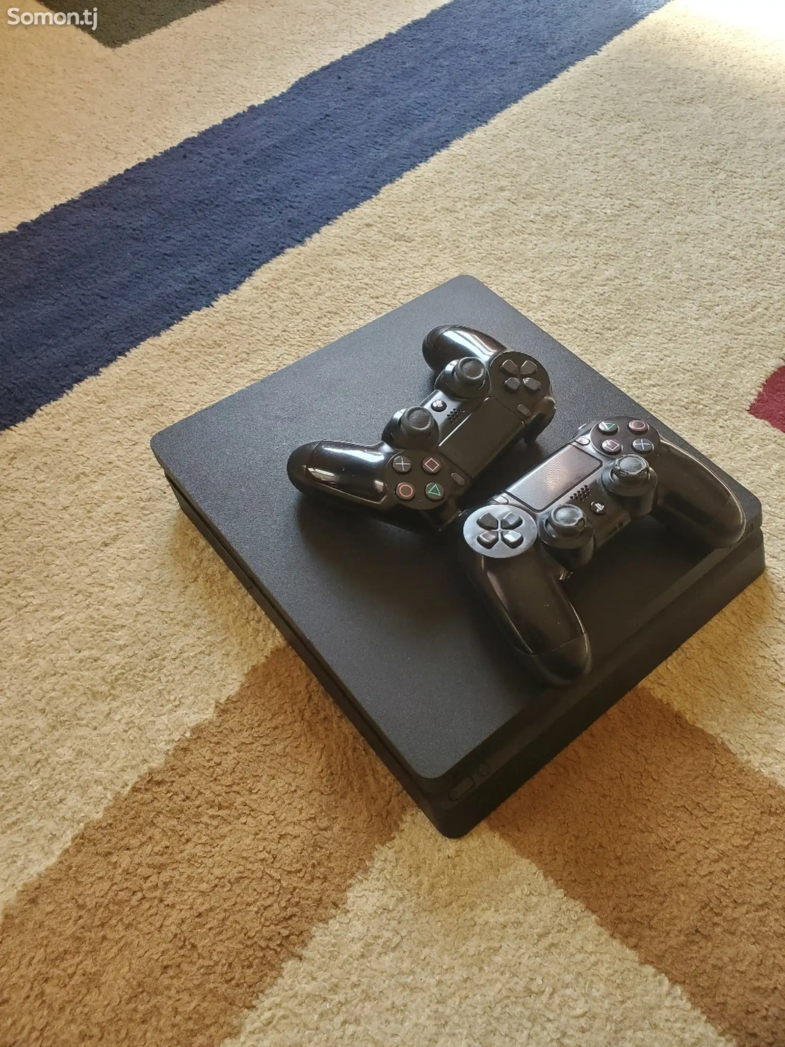 Игровая приставка Sony PlayStation 4 slim-1