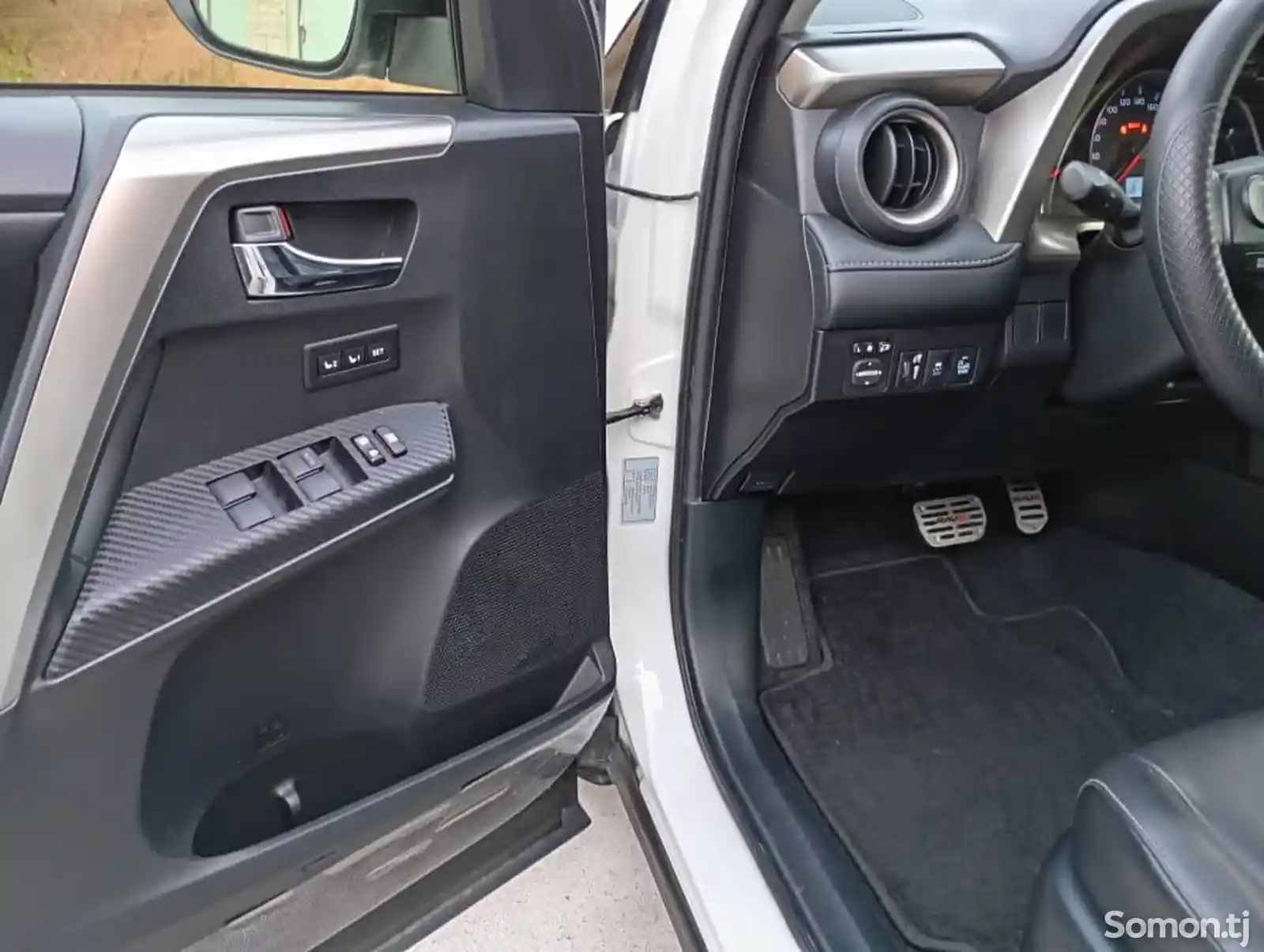 Toyota RAV 4, 2015-5