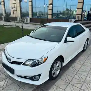 Toyota Camry, 2012