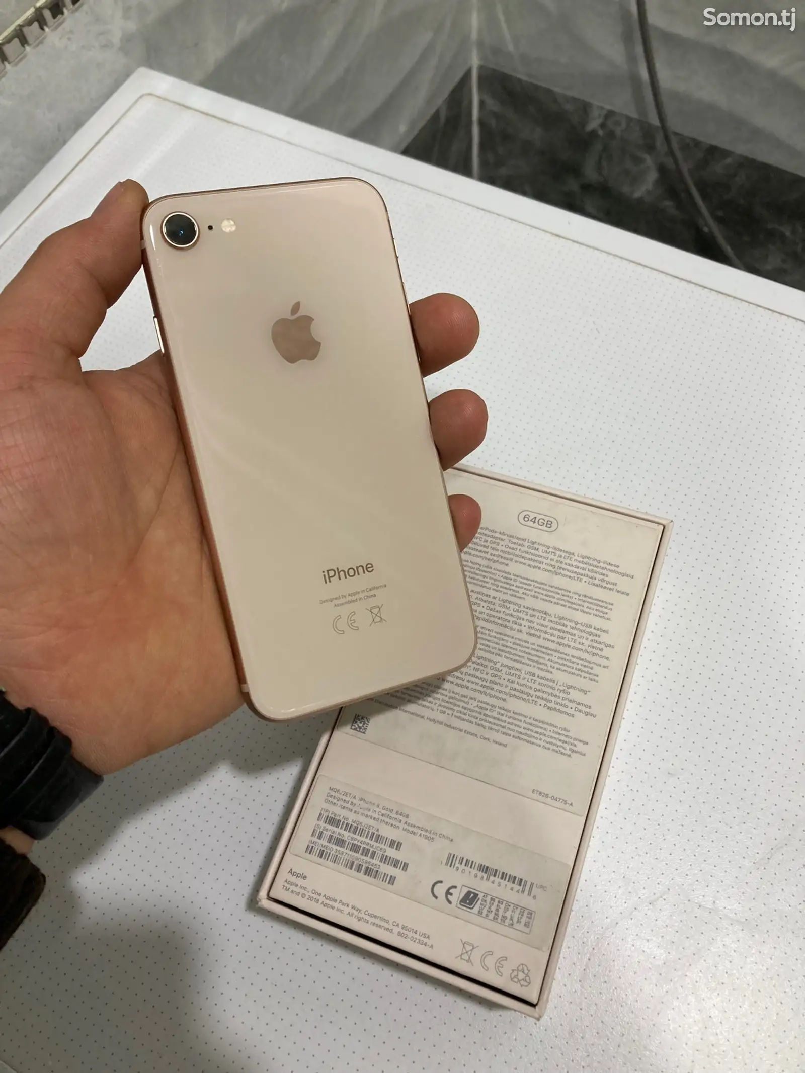 Apple iPhone 8, 64 gb, Gold-1