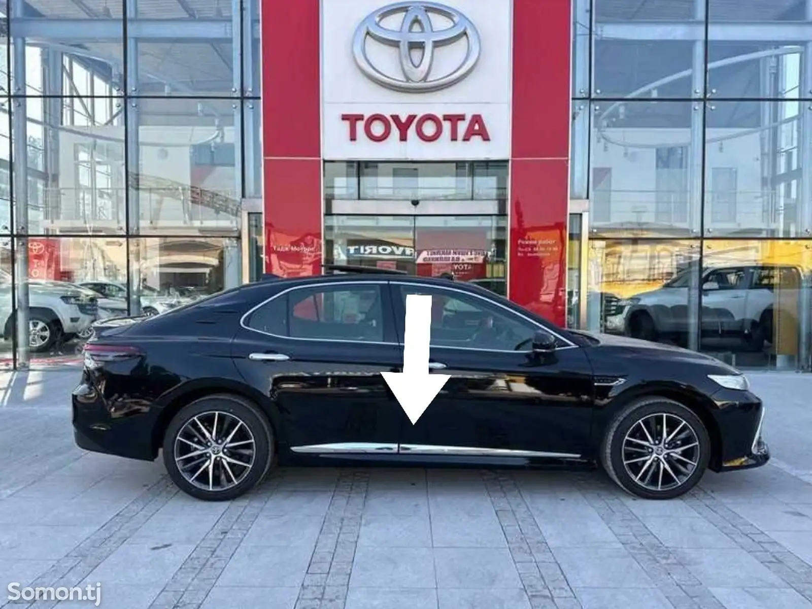 Молдинг дверей от Toyota Camry 6 2018-2022-2