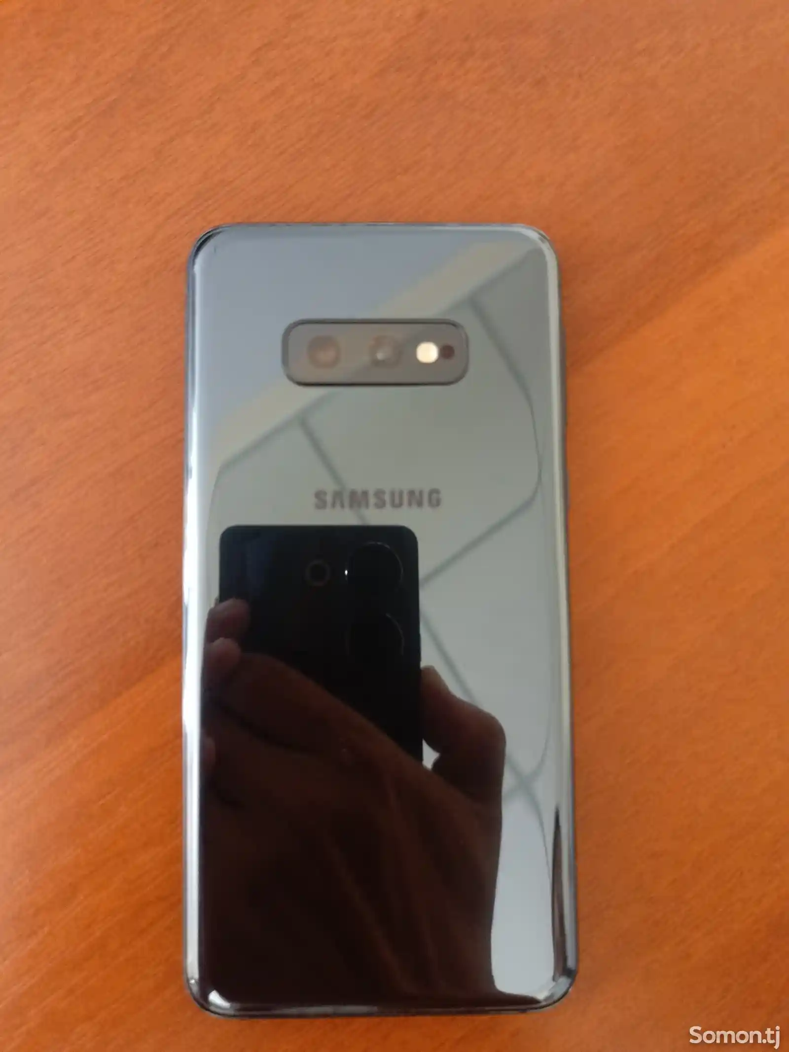 Samsung Galaxy S10e-1