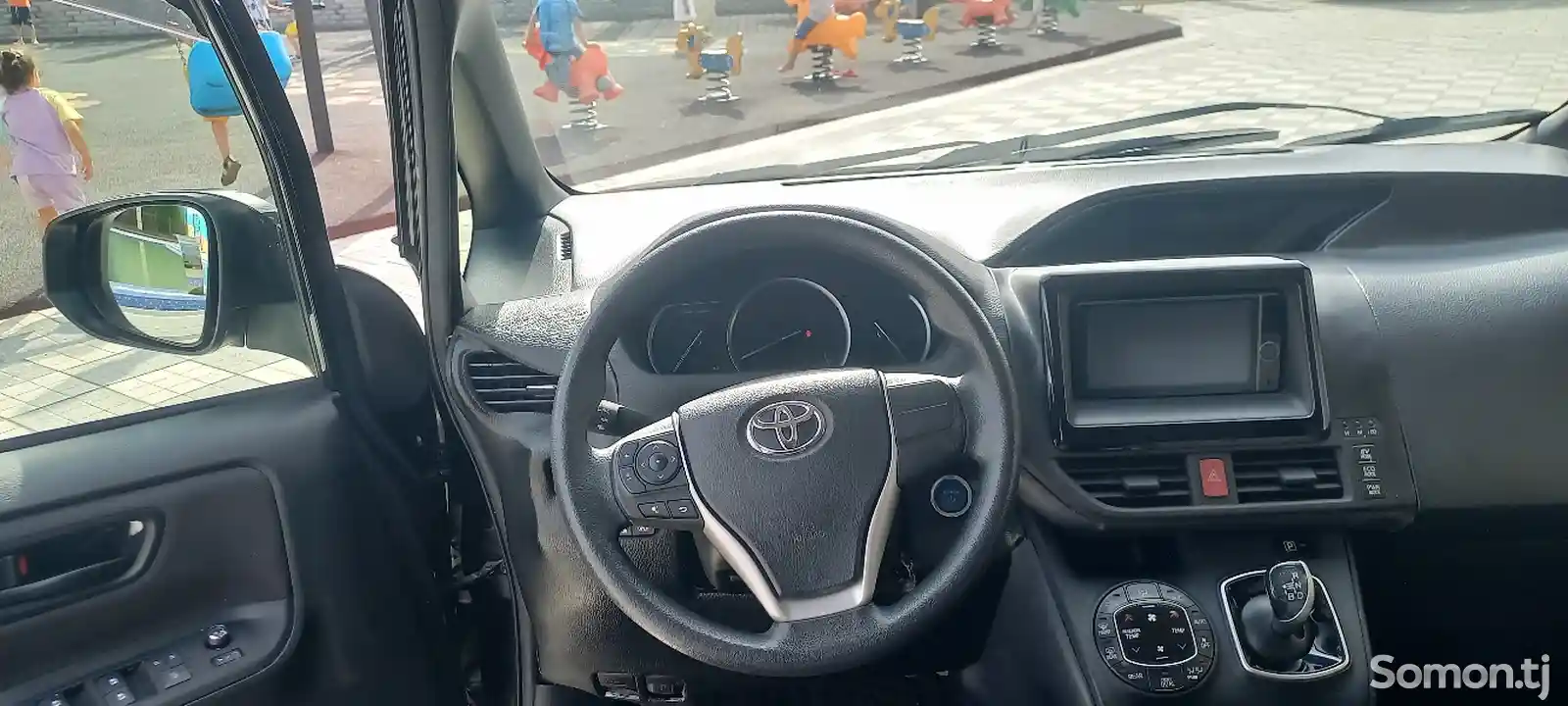 Toyota Voxy, 2014-4