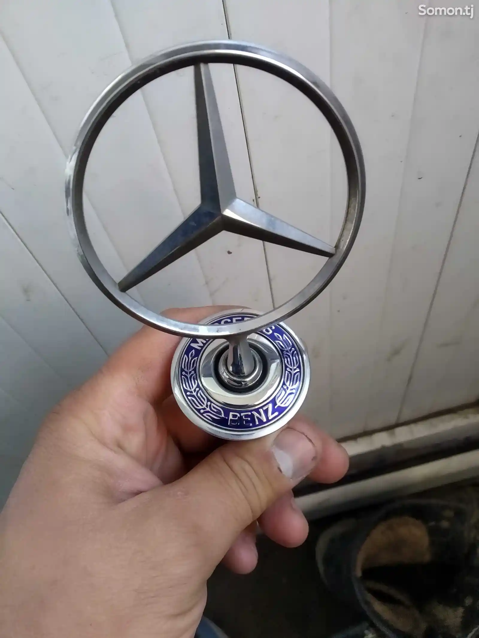 Знак капота от Mercedes-3