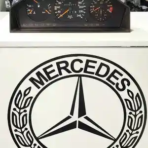 Приборная панель от Mercedes-Benz W124