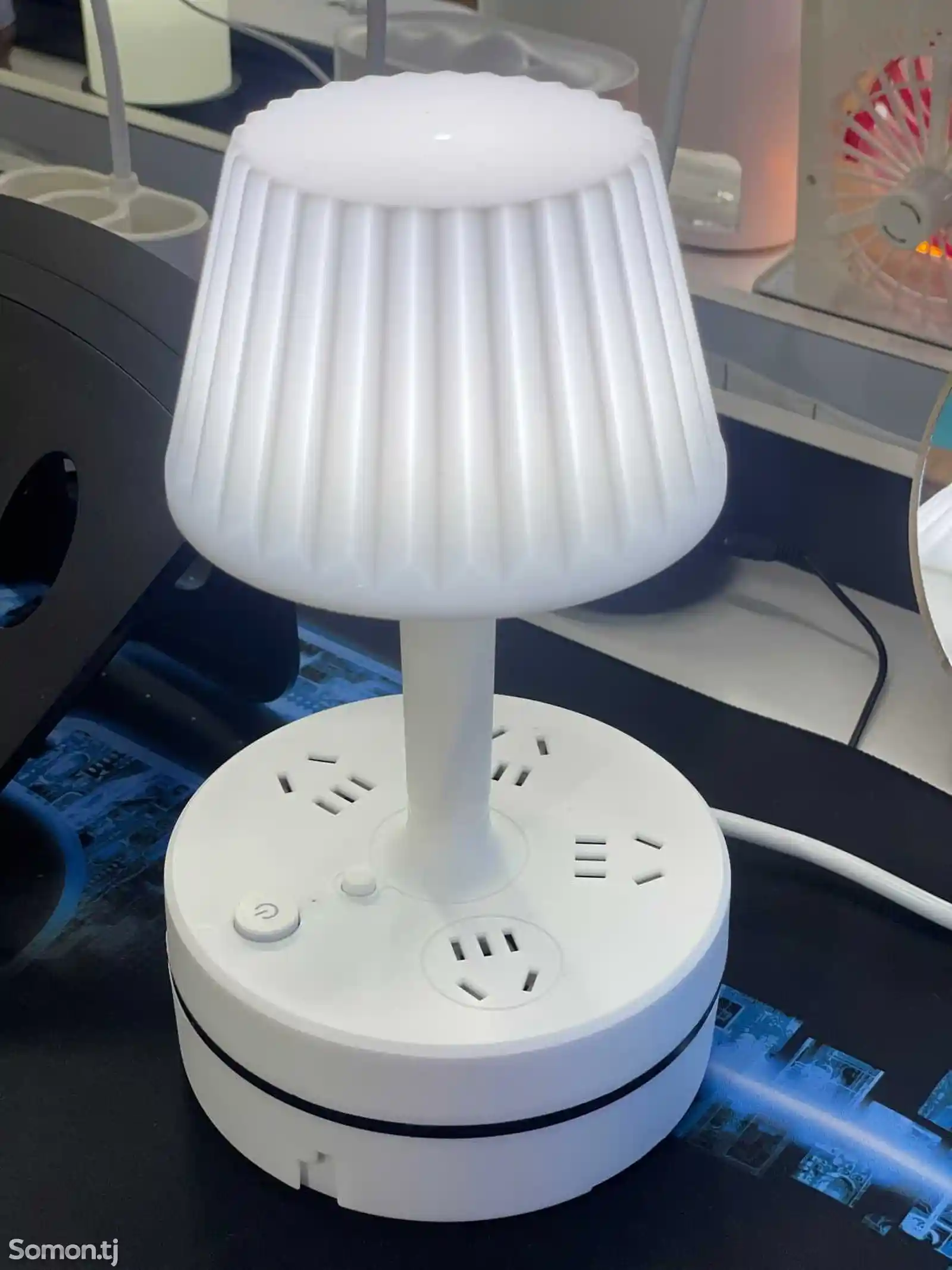 Настольная лампа с порт разъемом-1