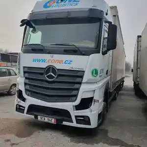 Бортовой грузовик Mercedes-Benz