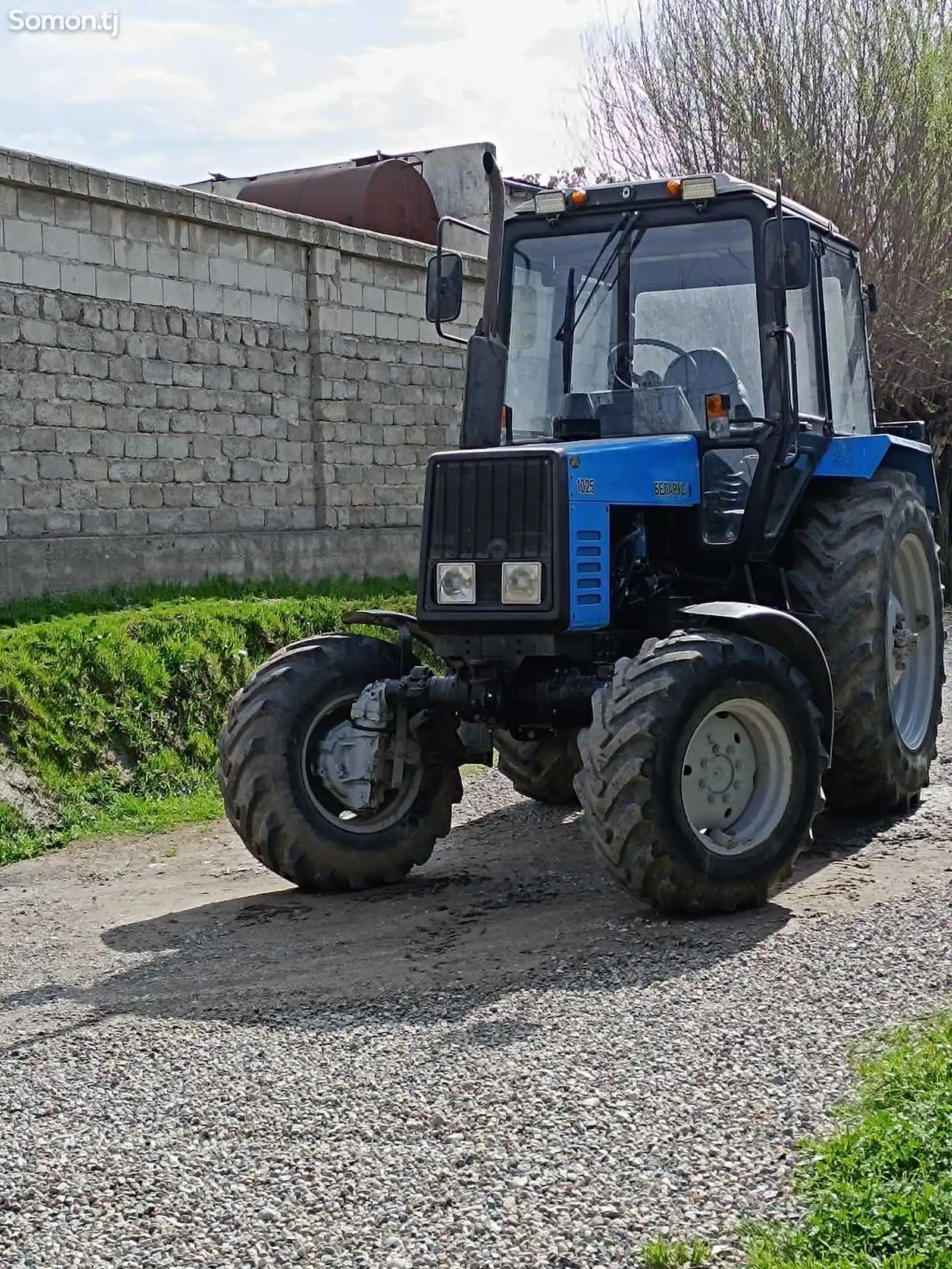 Трактор 1025-1