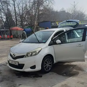 Toyota Vitz, 2011