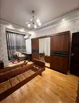 2-комн. квартира, 8 этаж, 60м², 102 мкр, Насл-6