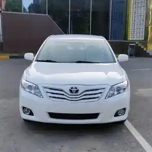 Лобовое стекло от Toyota Camry 2