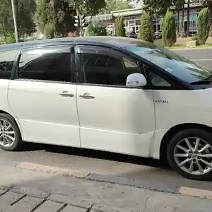 Toyota Estima, 2011