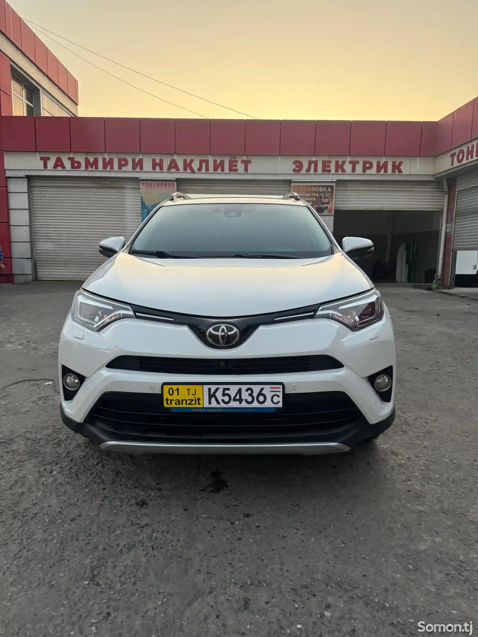 Toyota RAV 4, 2017-1