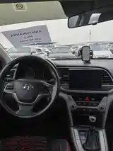 Hyundai Elantra, 2017-2