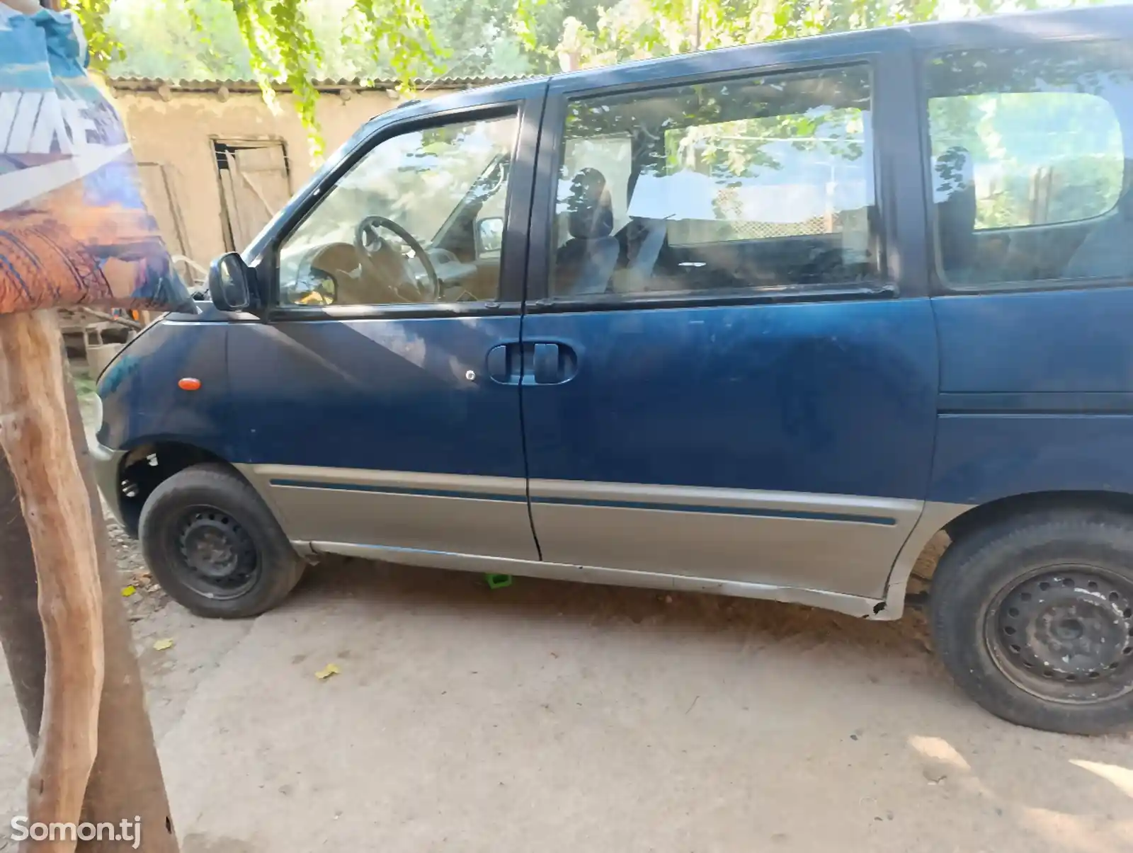 Nissan Serena, 2000-2