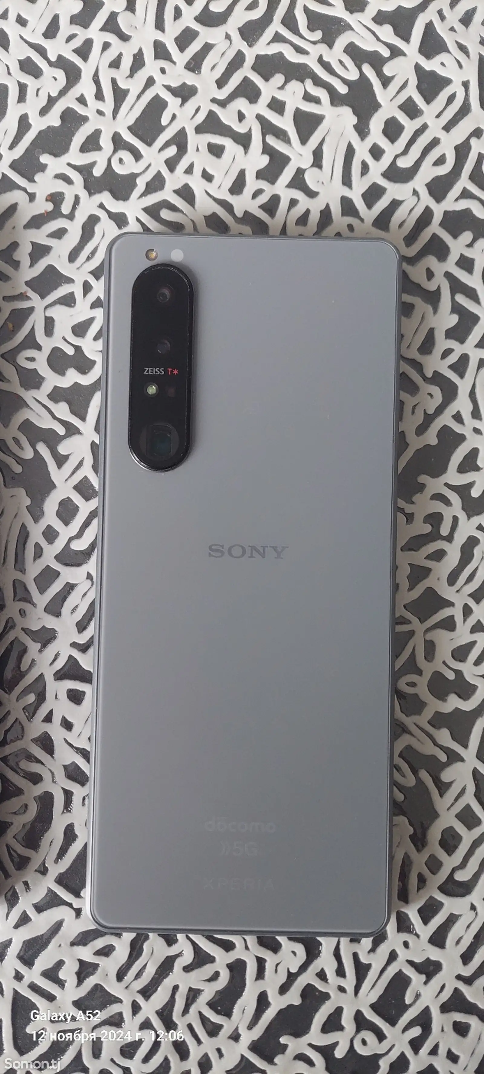 Sony Xperia V-1