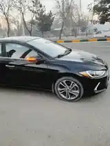 Hyundai Elantra, 2017-3