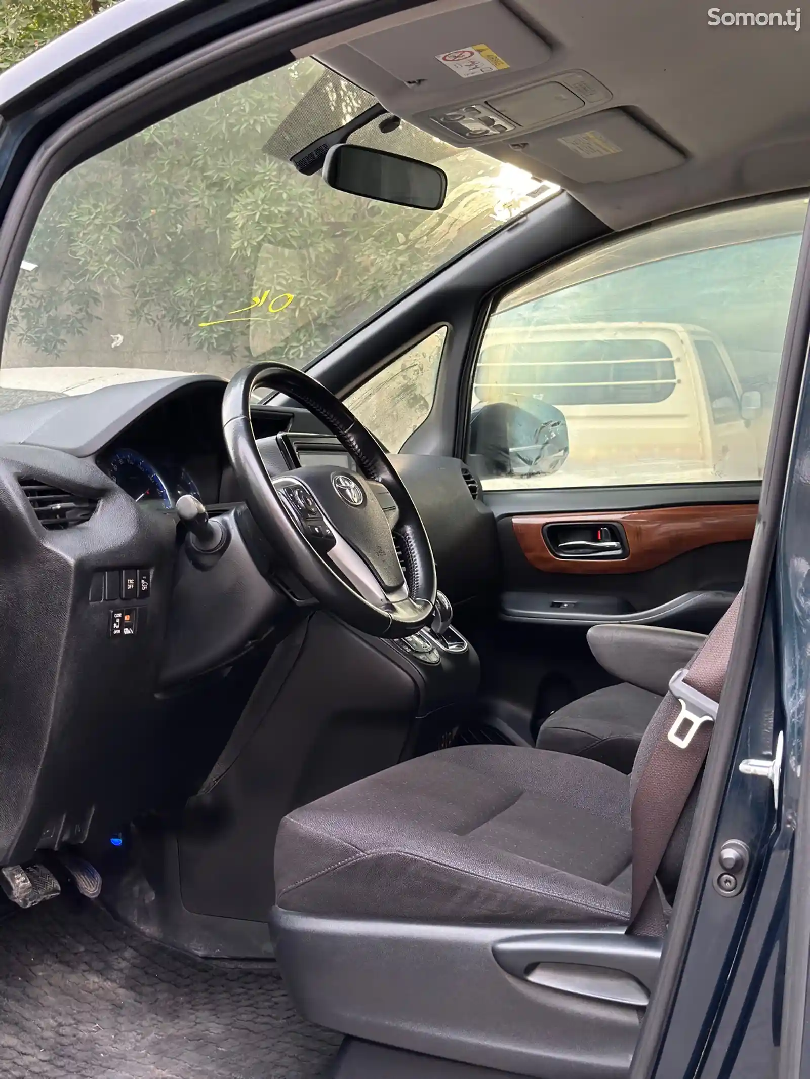 Toyota Voxy, 2014-6
