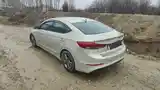 Hyundai Elantra, 2017-5