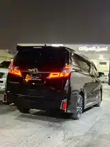 Toyota Vellfire, 2018-4