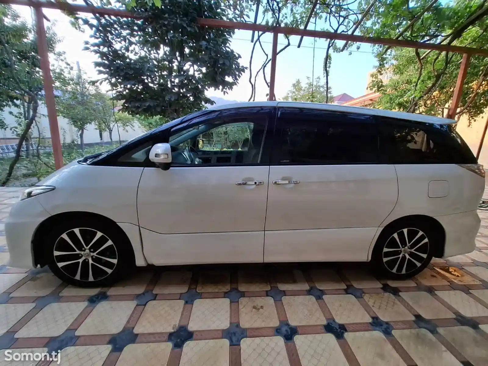 Toyota Estima, 2015-3