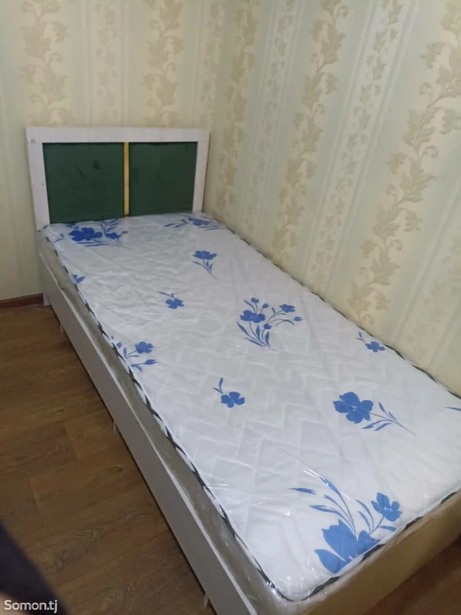 Кровать с матрасом-4