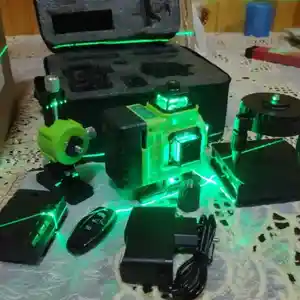 Лазерный уровень с литий-ионным аккумулятором