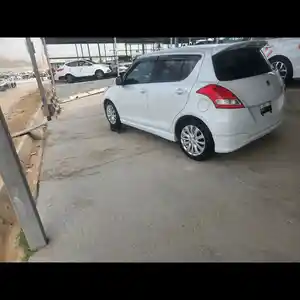 Toyota Vitz, 2013