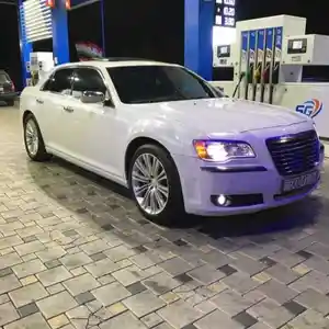 Chrysler 300C, 2012