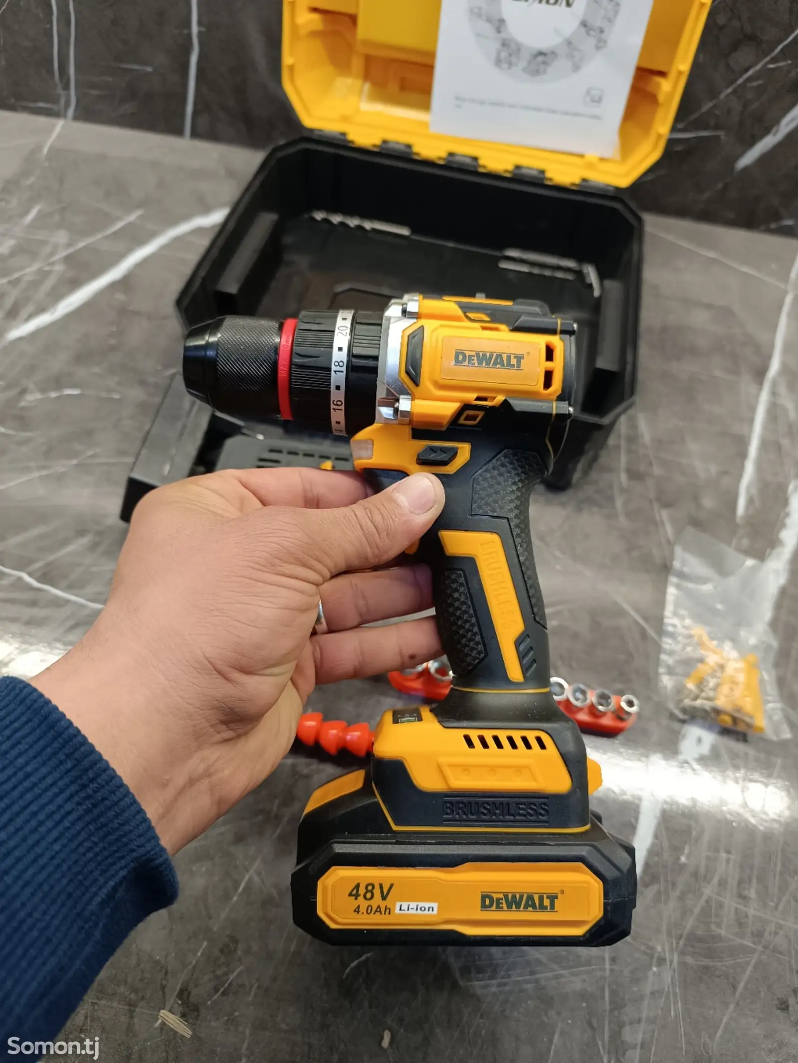 Шуруповёрт DeWalt-1