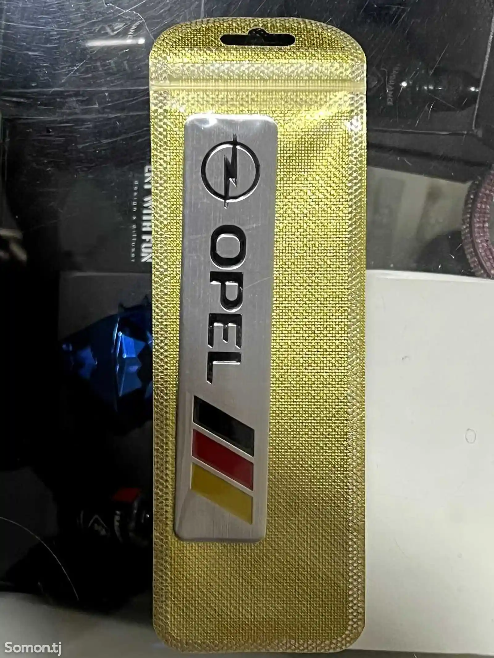 Значок от Opel OPC-7