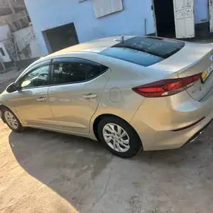 Hyundai Elantra, 2016