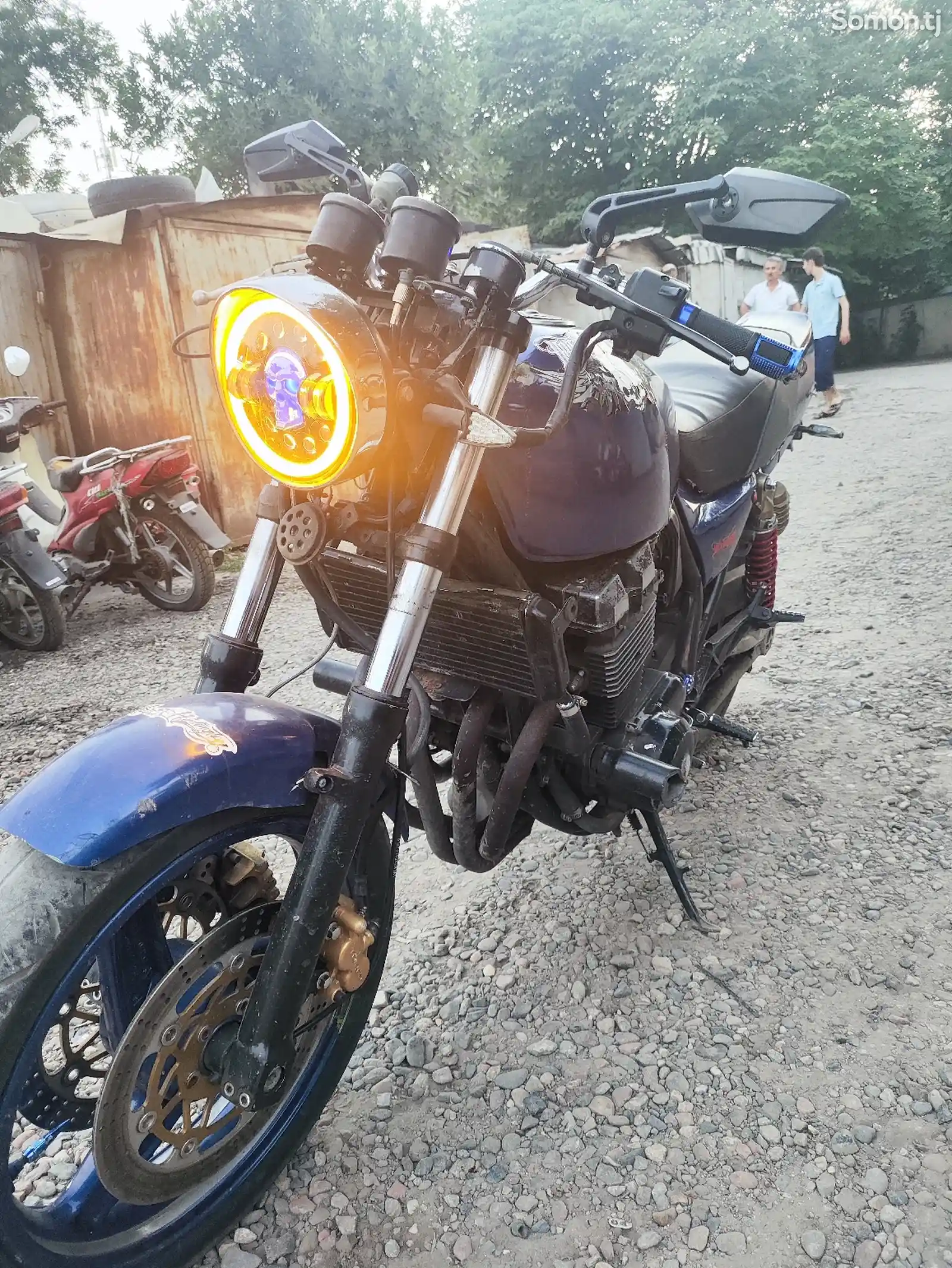 Мотоцикл Kawasaki Zrx400-1