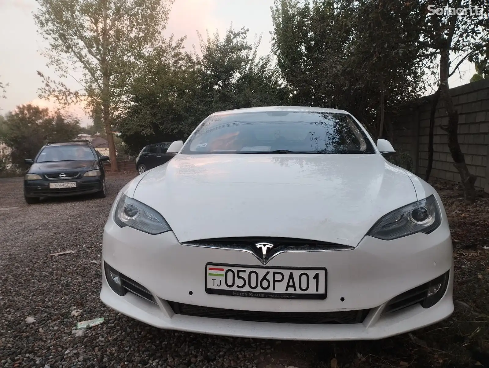 Tesla Model S, 2014-4