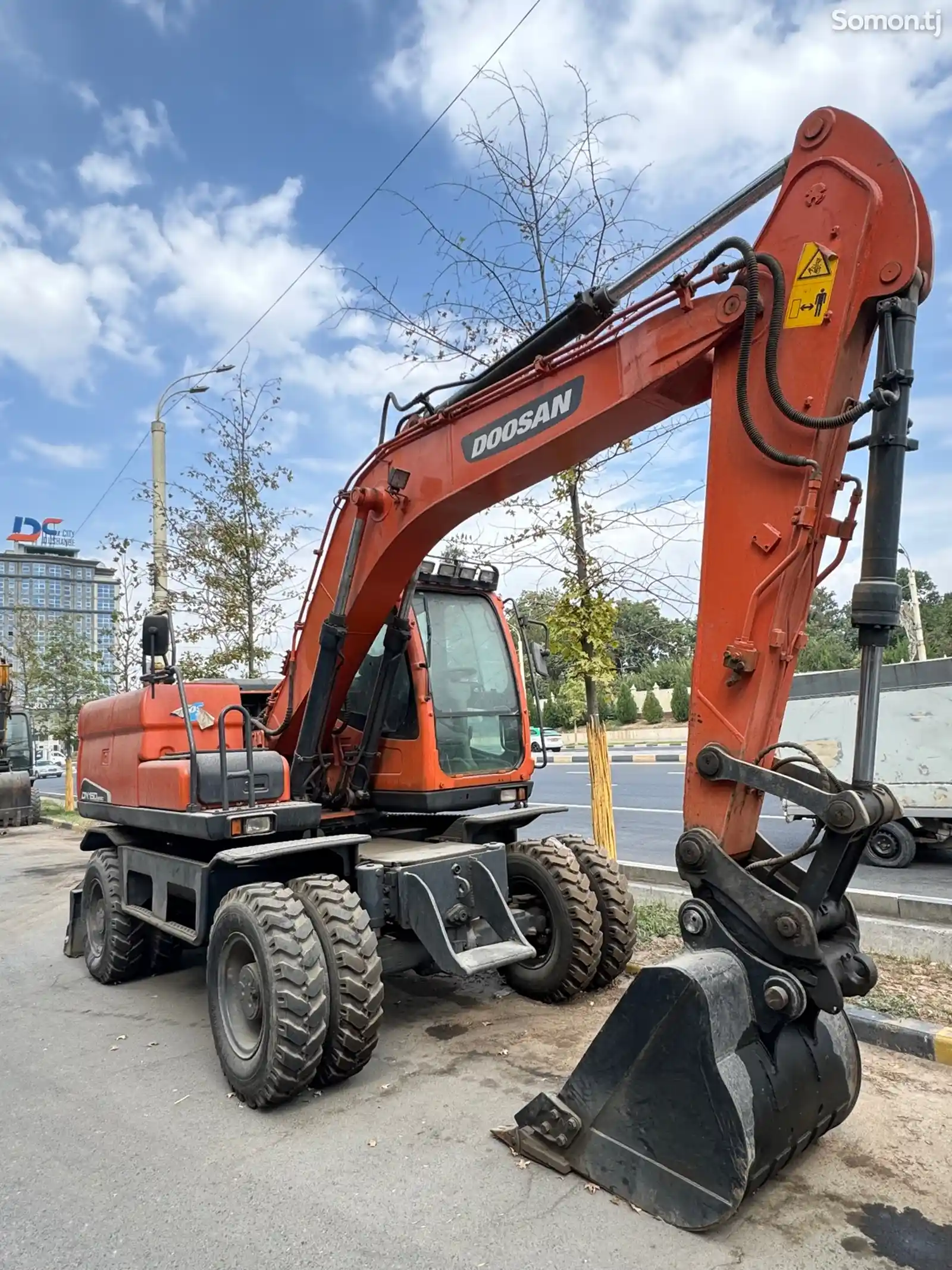 Экскаватор Doosan DX140W-4