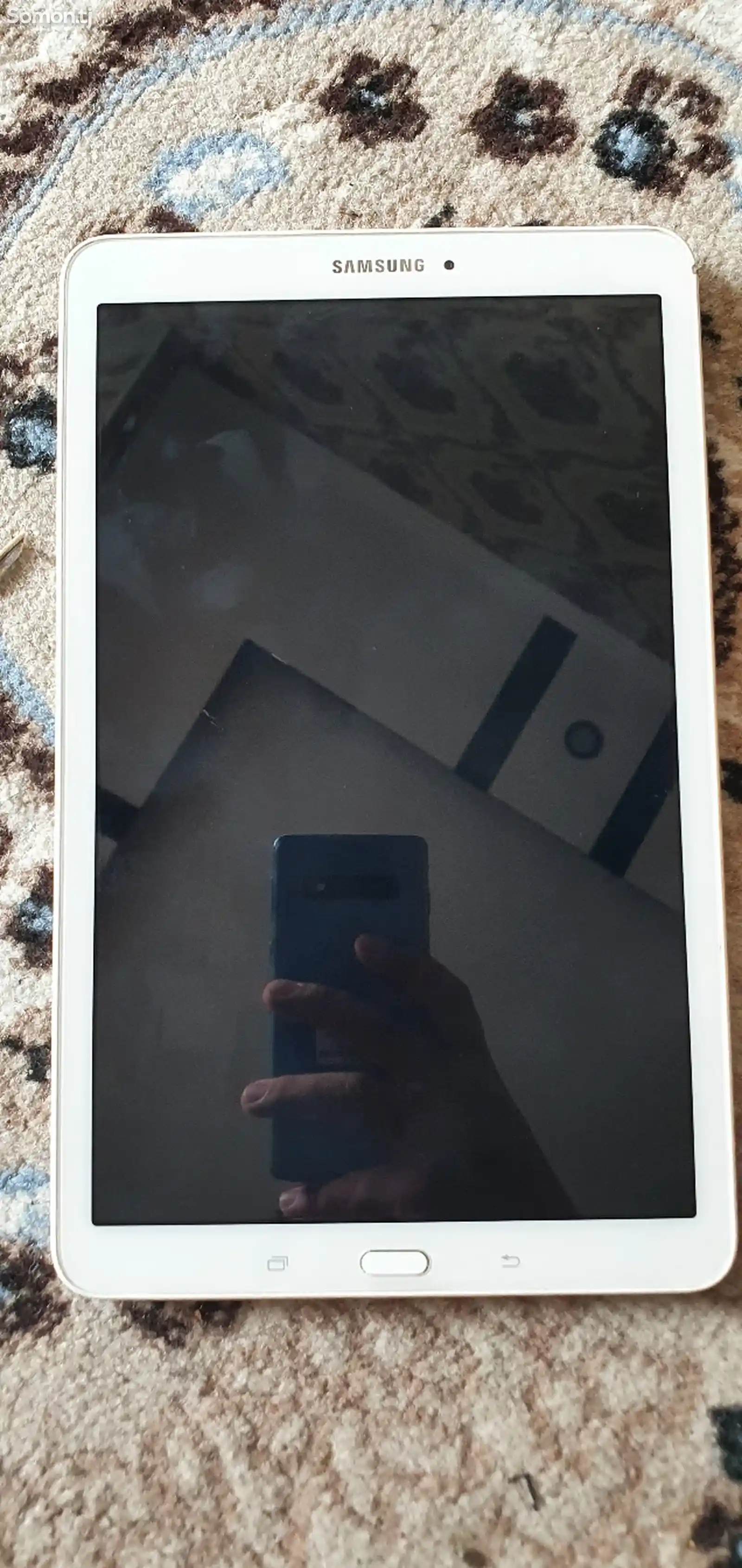 Планшет Samsung Galaxy Tab E-1
