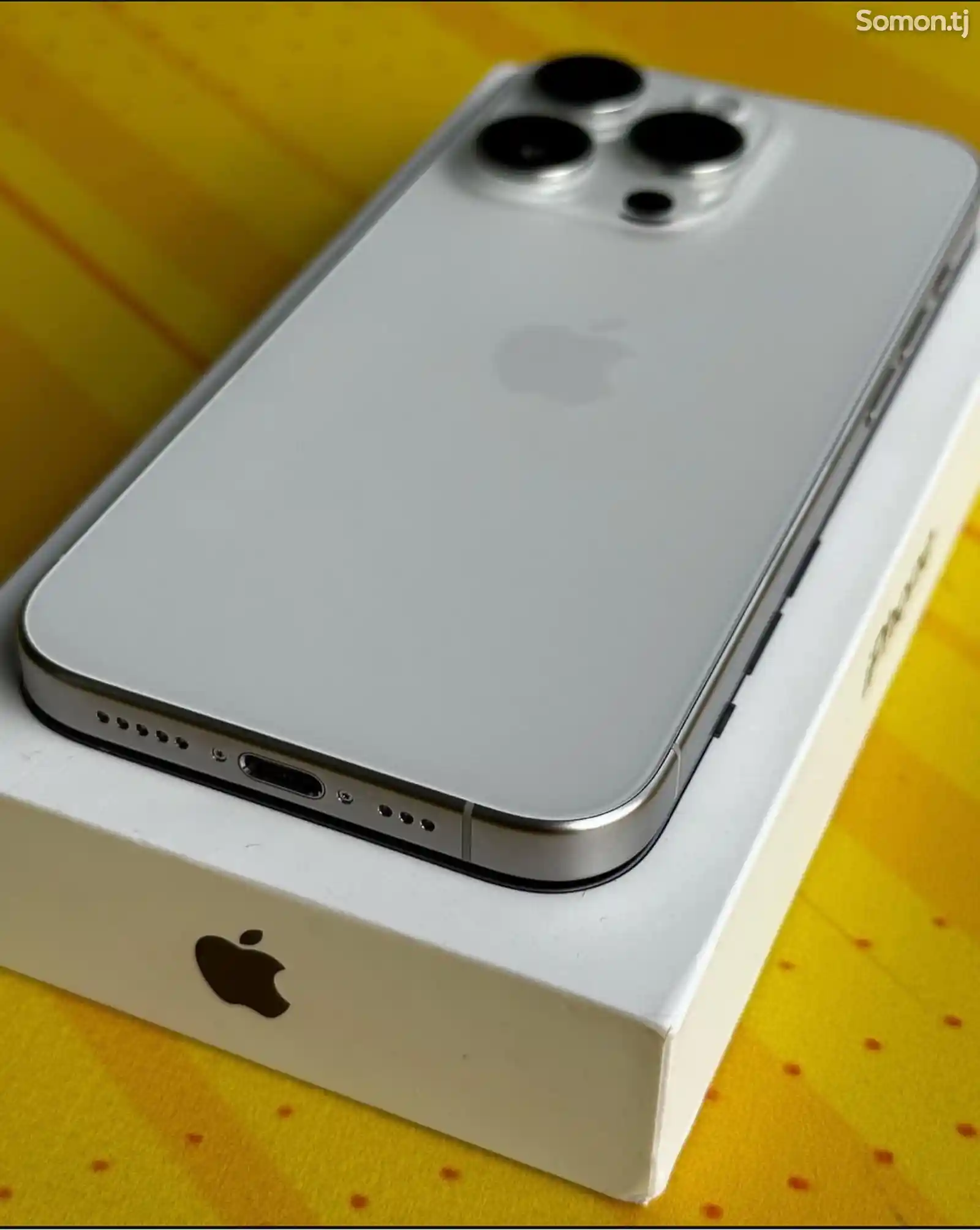 Apple iPhone 15 Pro Max, 256 gb, White Titanium-3