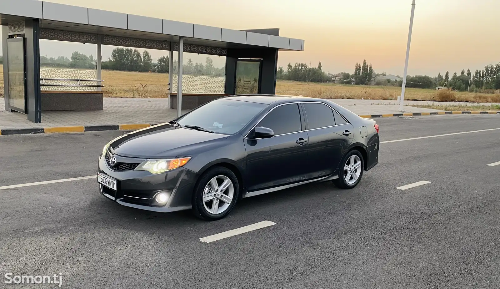 Toyota Camry, 2012-1