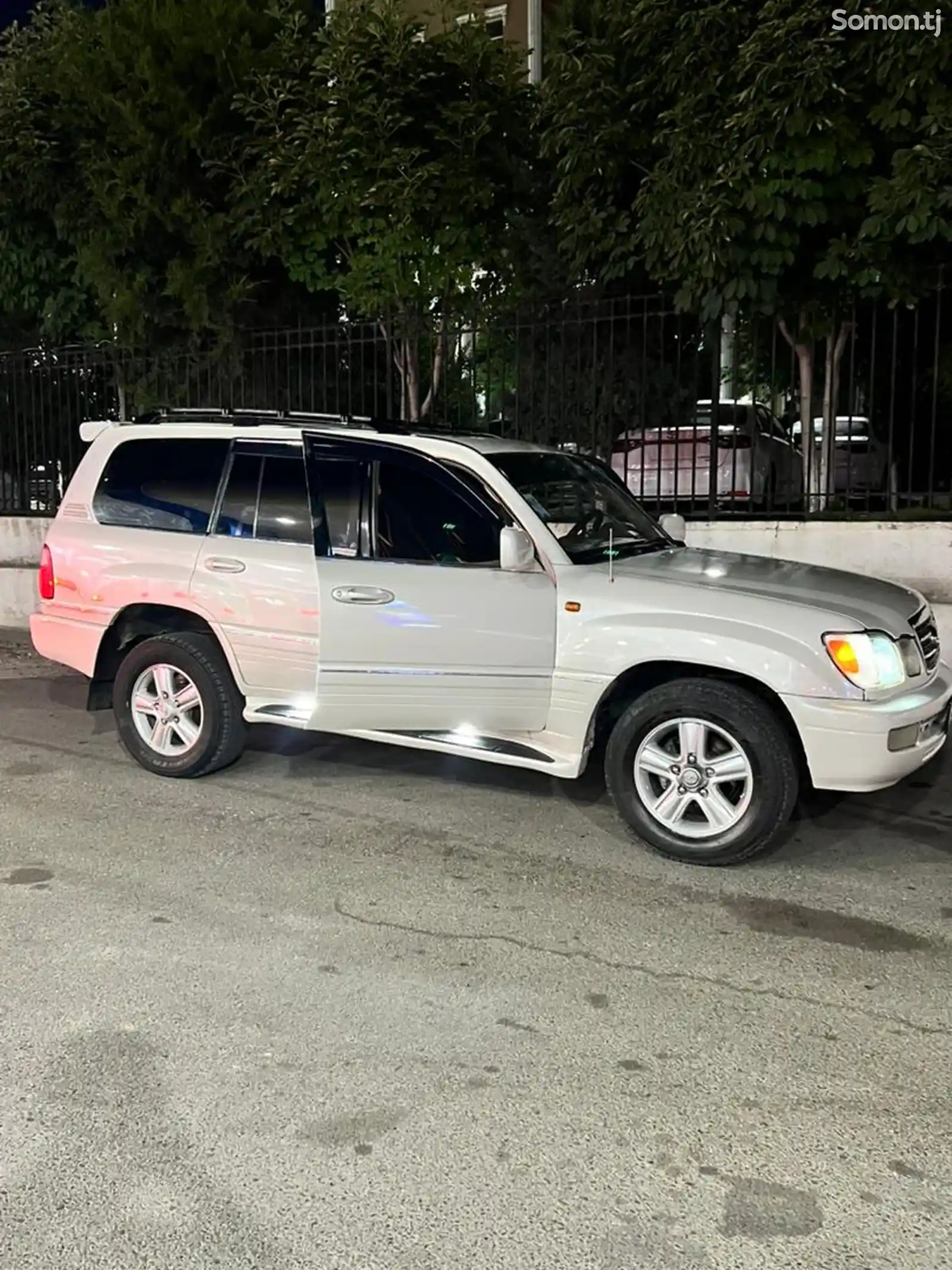 Lexus LX series, 2002-1