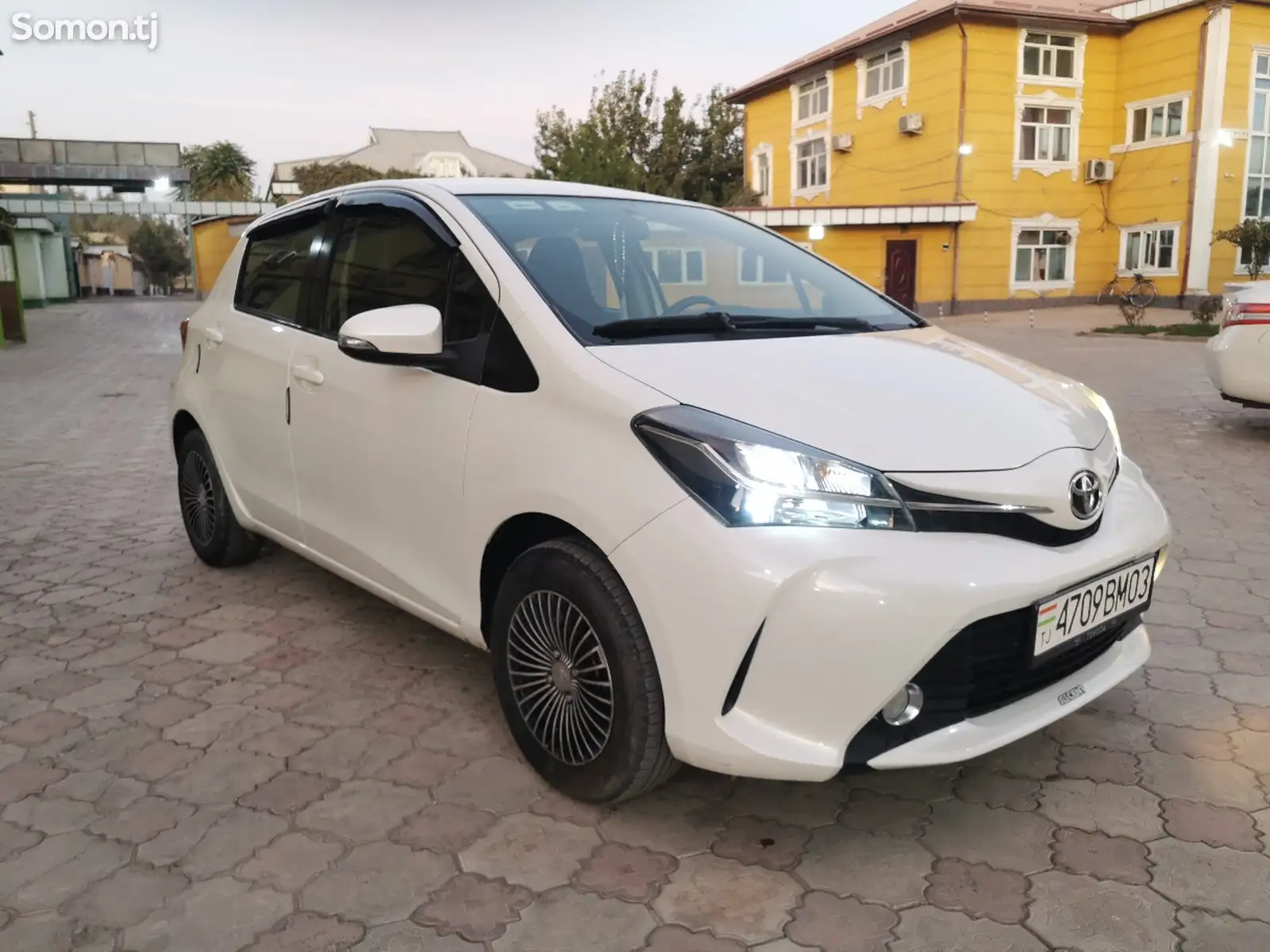 Toyota Vitz, 2015-5