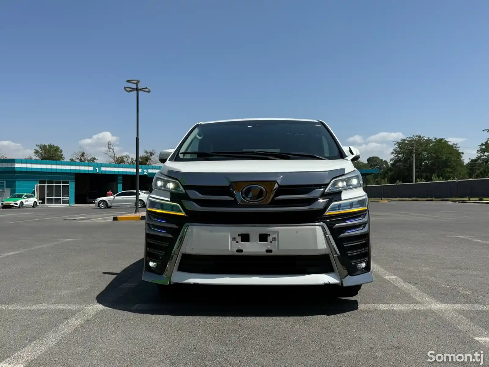 Toyota Vellfire, 2018-13