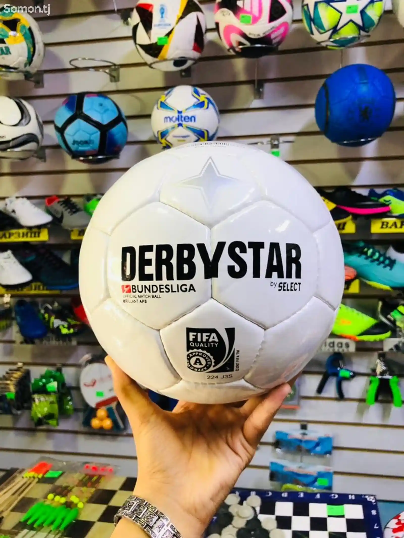 Мяч футбольный Derbystar-1