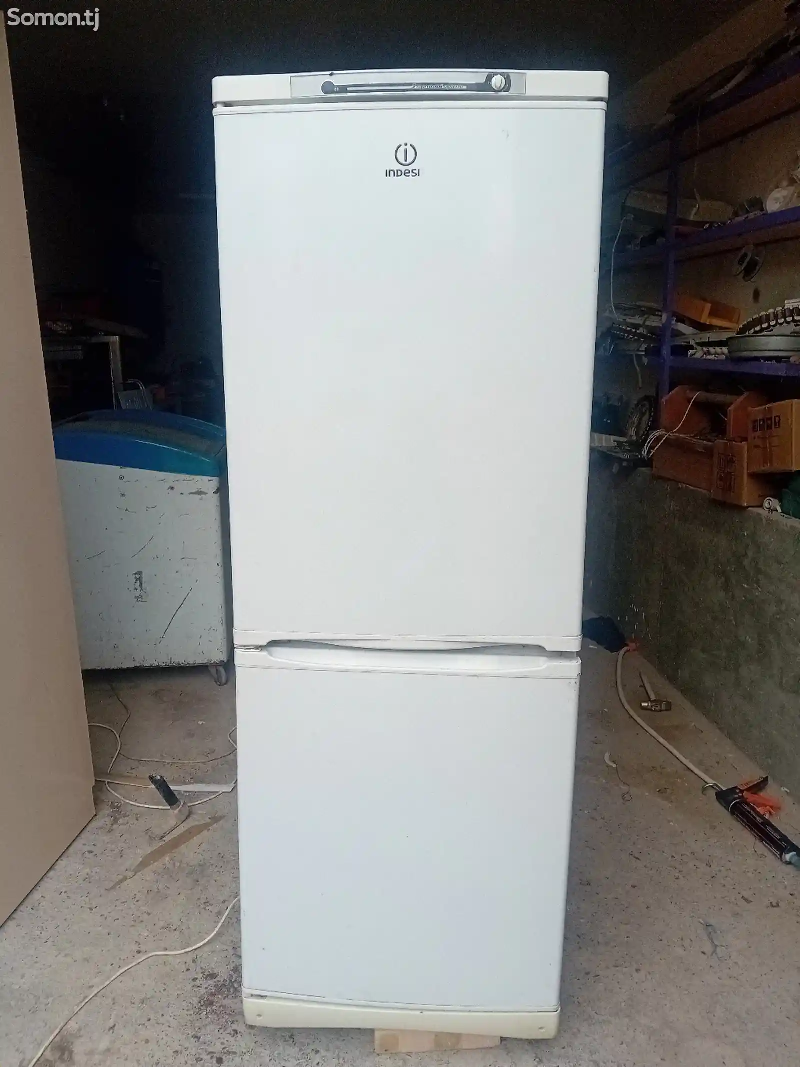 Холодильник indesit-2