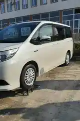 Toyota Noah, 2014-3