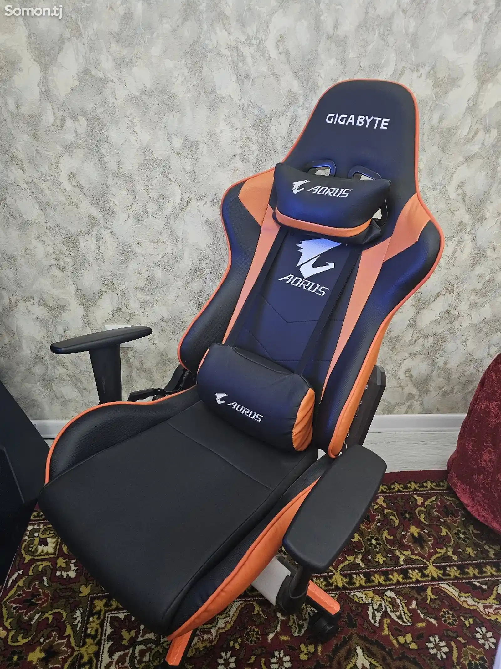 Игровое кресло Gigabyte Aorus AGC300 V2-7