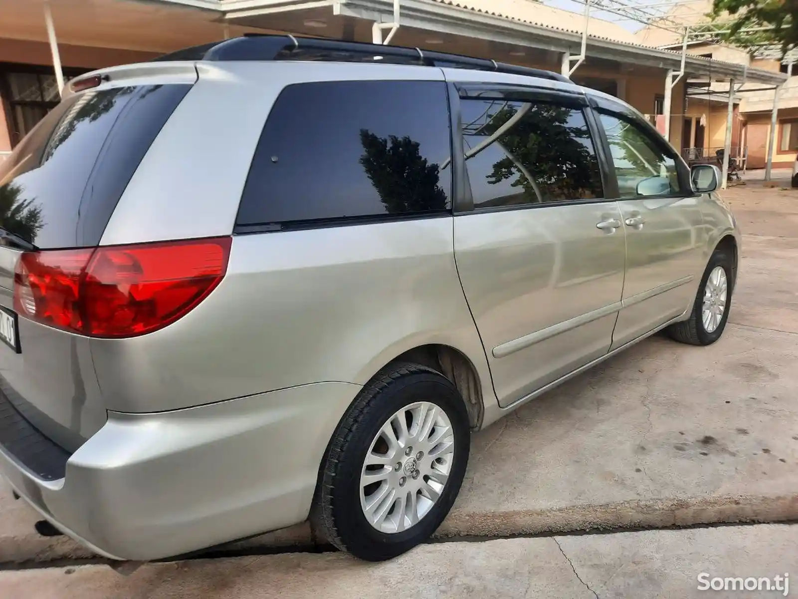 Toyota Sienna, 2009-12