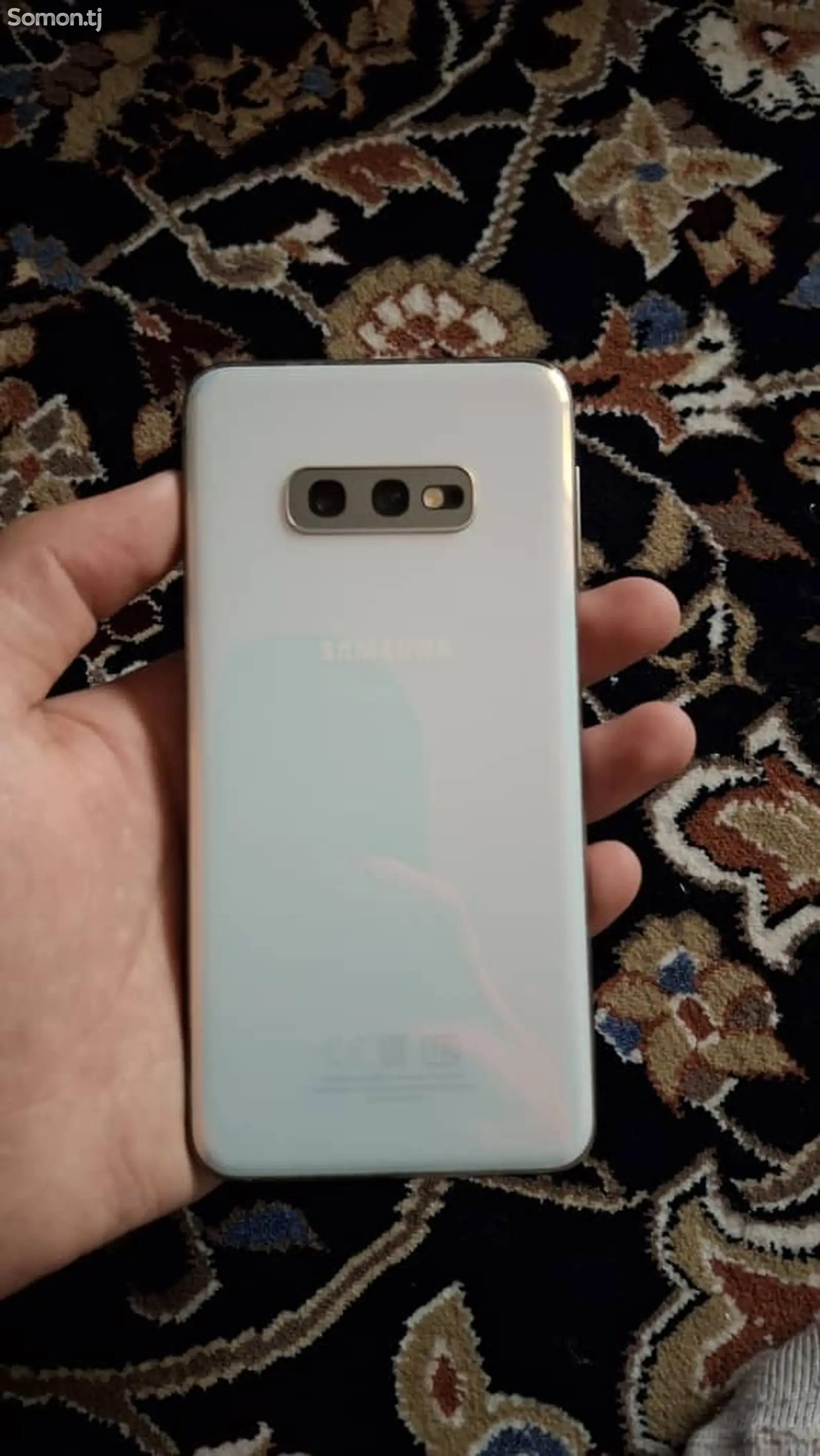 Samsung Galaxy S10e-1