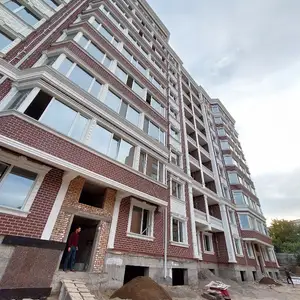 3-комн. квартира, 1 этаж, 91 м², 13мкр, Амид