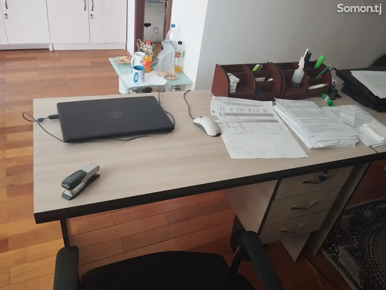 Офисный стол