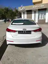 Hyundai Elantra, 2017-3